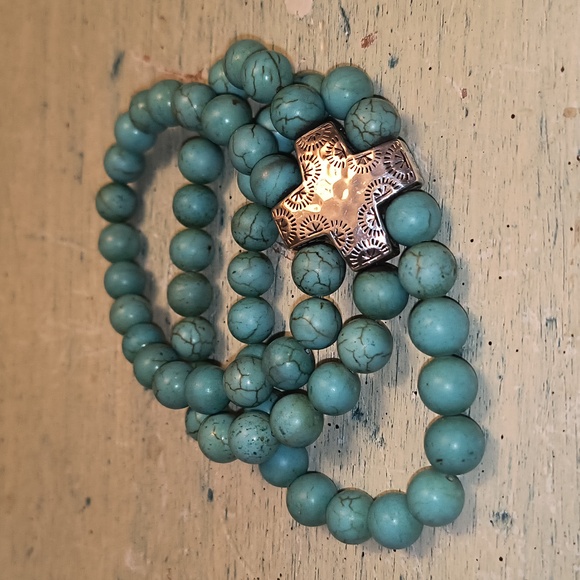 Cross Stretch Bracelet - Picture 2 of 4